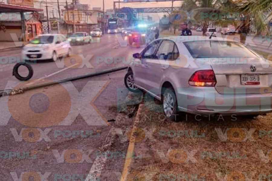 Automóvil choca poste Tampico