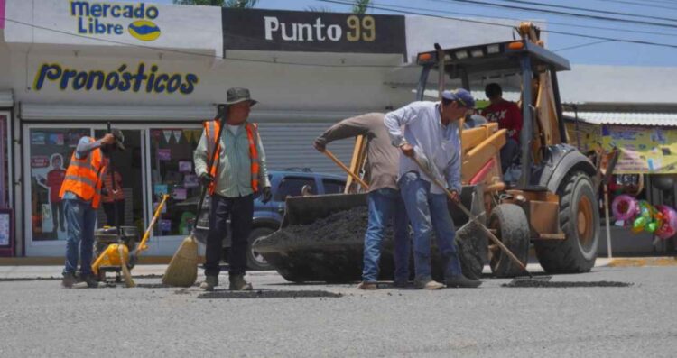 Bacheo en la Colonia Miguel Alemán Victoria