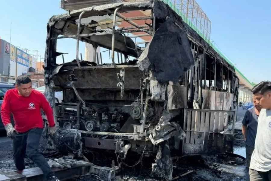Camión de pasajeros incendio San Nicolás