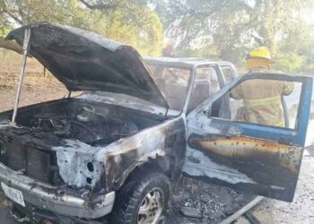 Camioneta incendia en General Terán