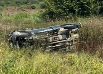 Camioneta vuelca Mante a Tampico