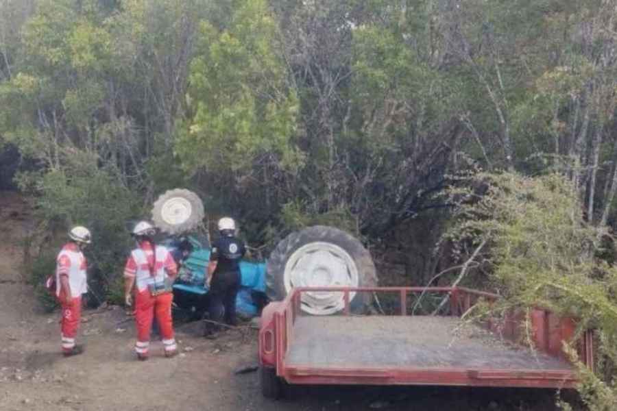 Campesino labores agrícolas en Linares (1)