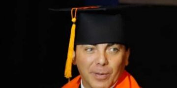 Cristian Castro graduación