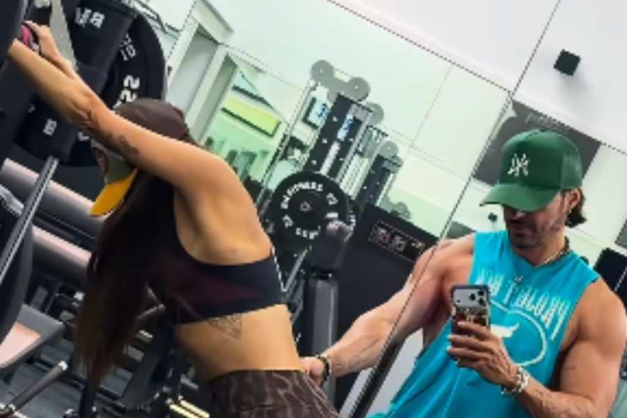 Galilea Montijo espalda