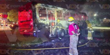Incendio autobús estacionado en Tampico