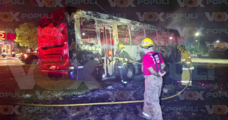 Incendio autobús estacionado en Tampico