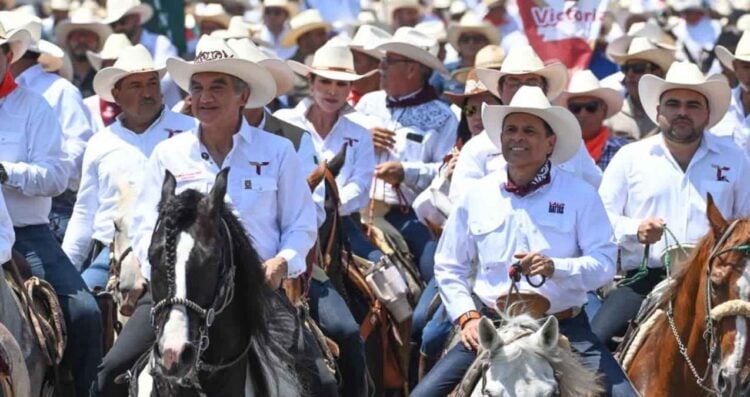 'Lalo' Gattás cabalgata Victoria