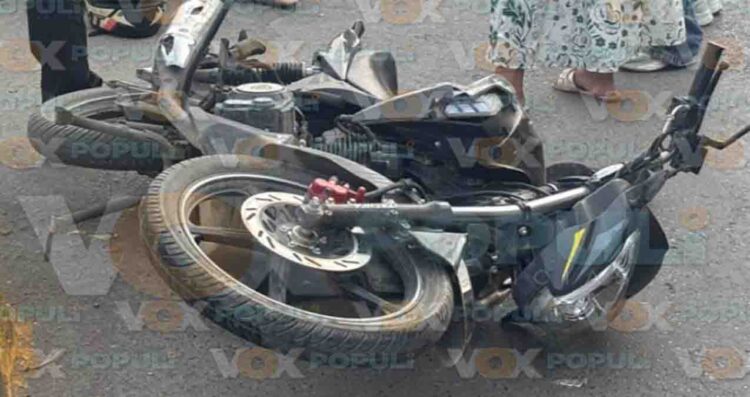 Motociclista lesionada automóvil en Victoria