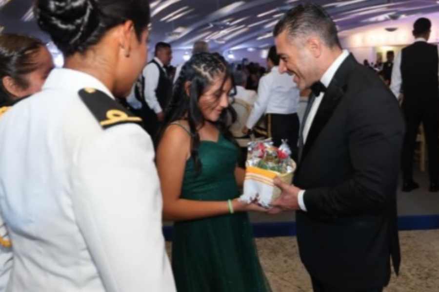 Omar García Harfuch graduación