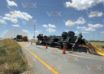 Remolque algodón vuelca Reynosa