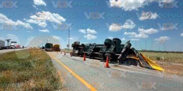 Remolque algodón vuelca Reynosa