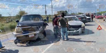 Reynosa pareja vehículo camioneta