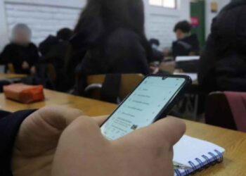 SEP uso excesivo de celulares en estudiantes