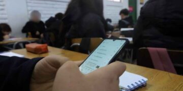 SEP uso excesivo de celulares en estudiantes