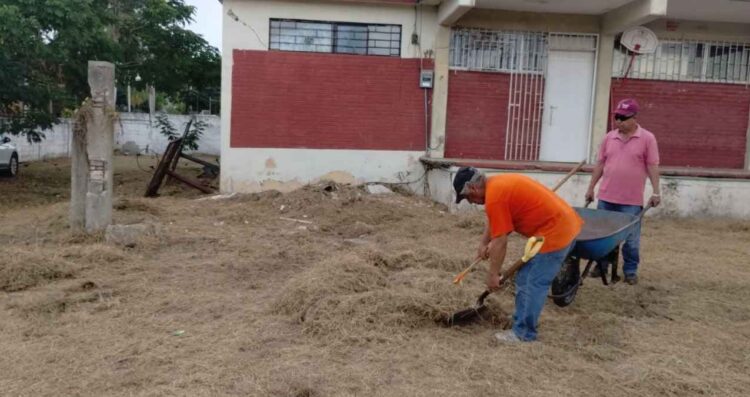 Tampico limpia repara escuelas