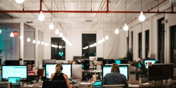 Transición digital en México: Cómo el equipamiento tecnológico inteligente optimiza los costos operativos de las empresas