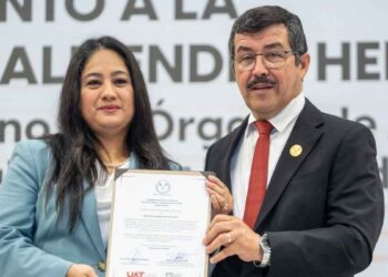 Xochitl Almendra egresada fdcsv
