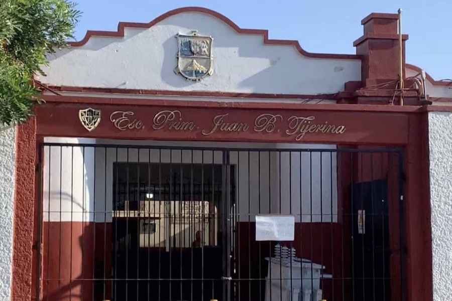 derrame aceite primaria Victoria