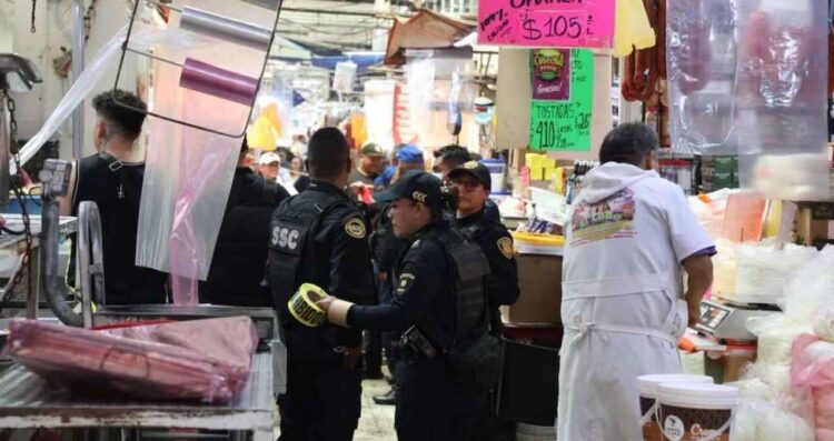 Muere trabajador tras quedar atorado en drenaje del Mercado de La Merced en CDMX