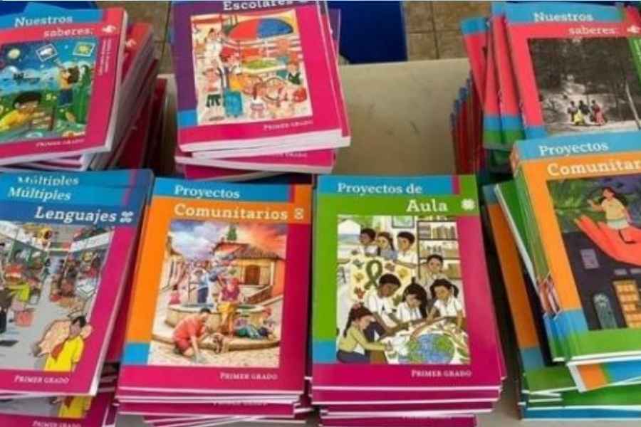 entrega libros alumnos Tamaulipas