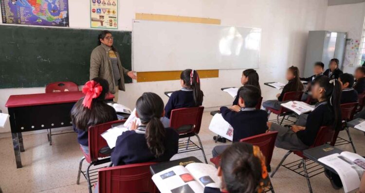 estudiantes clases 24 de agosto