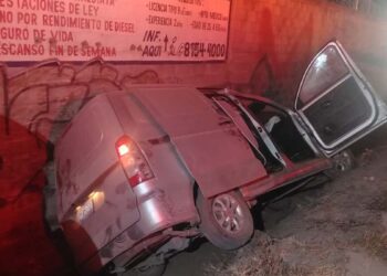 hombres en una zanja Apodaca