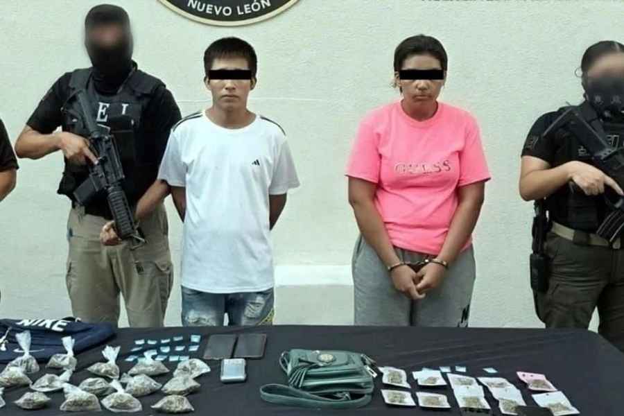 madre y padrastro niña en Monterrey