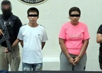 madre y padrastro niña en Monterrey
