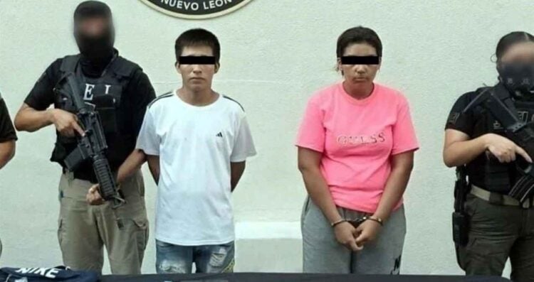 madre y padrastro niña en Monterrey
