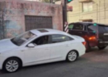 semáforo choque en Nuevo Laredo