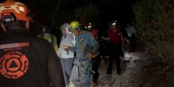 senderista en el Cerro de Las Mitras en Monterrey