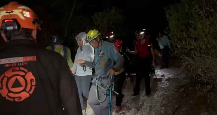 senderista en el Cerro de Las Mitras en Monterrey