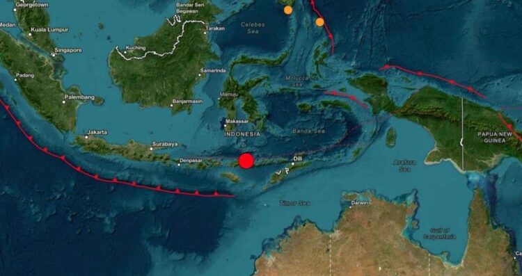 Se registra fuerte sismo de magnitud 7.7 en Indonesia