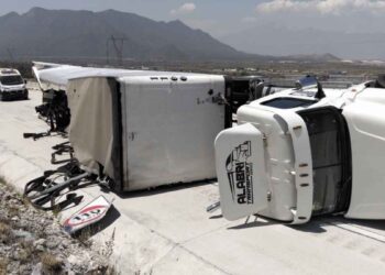 tractocamion volcadura Saltillo Monterrey