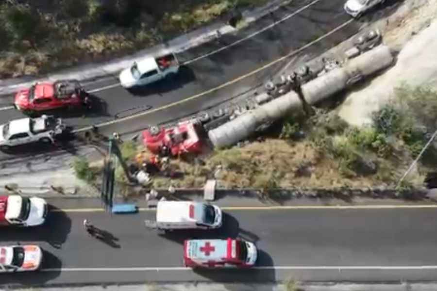 _volcadura de pipa en Juárez (1)