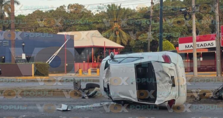 volcadura en la Avenida Hidalgo de Tampico