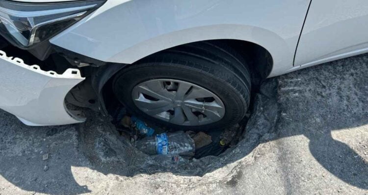 Auto varado en Monterrey