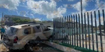 Camioneta barda de universidad en Tampico