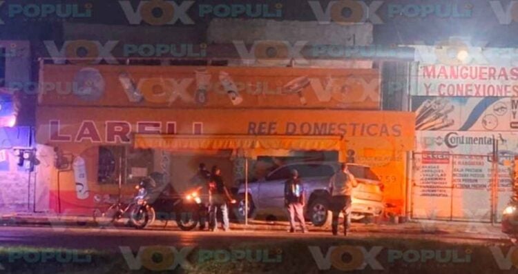 Camioneta choca negocio Tampico
