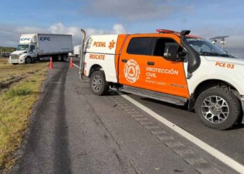 Choque tractocamion camioneta Ramones