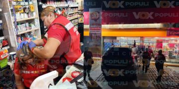 Cliente cajera de Oxxo en Tampico