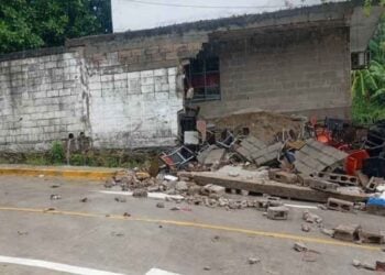 Colapsa barda de escuela en Ciudad Madero