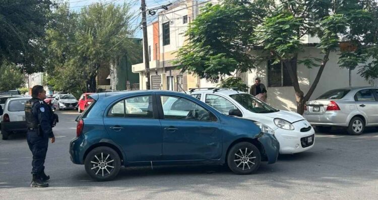 Conductor causa choque tras presuntamente omitir alto en Apodaca, NL