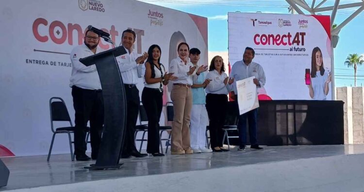 Estudiantes de la UAT en Nuevo Laredo, Tamaulipas, reciben SIMs del programa Conéct4T