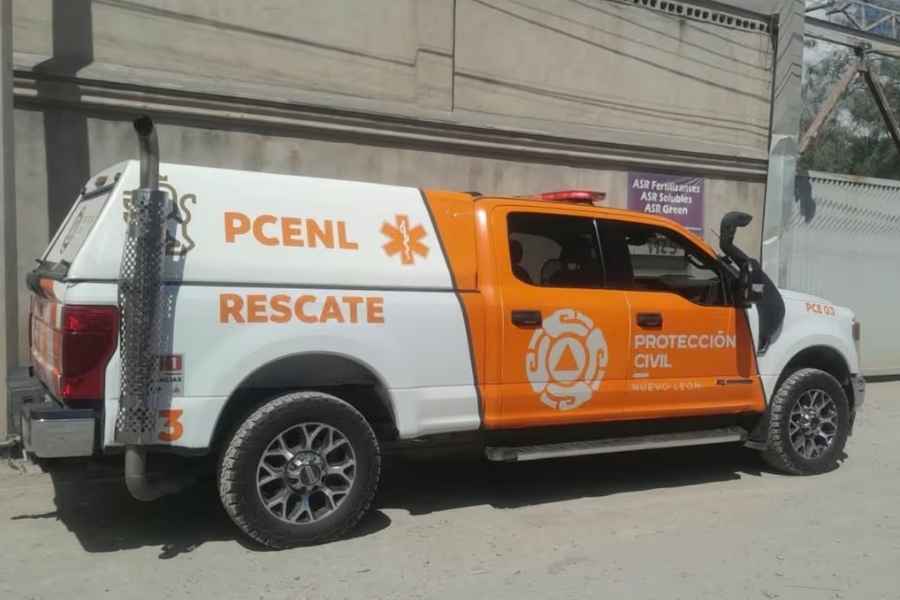 trabajador nave industrial Escobedo