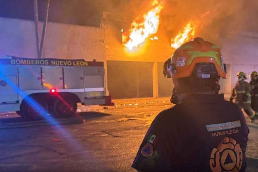 Incendio bodega colchones Apodaca