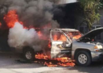 Incendio camioneta en la Nueva Era