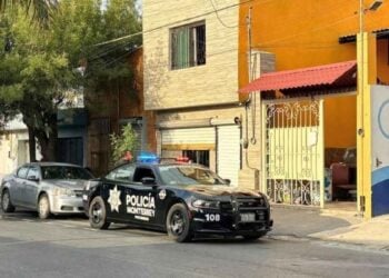 Joven hombre discusión en Monterrey