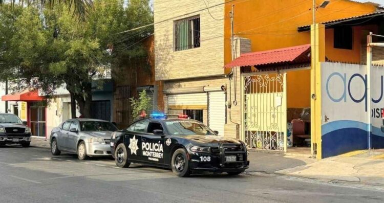 Joven hombre discusión en Monterrey