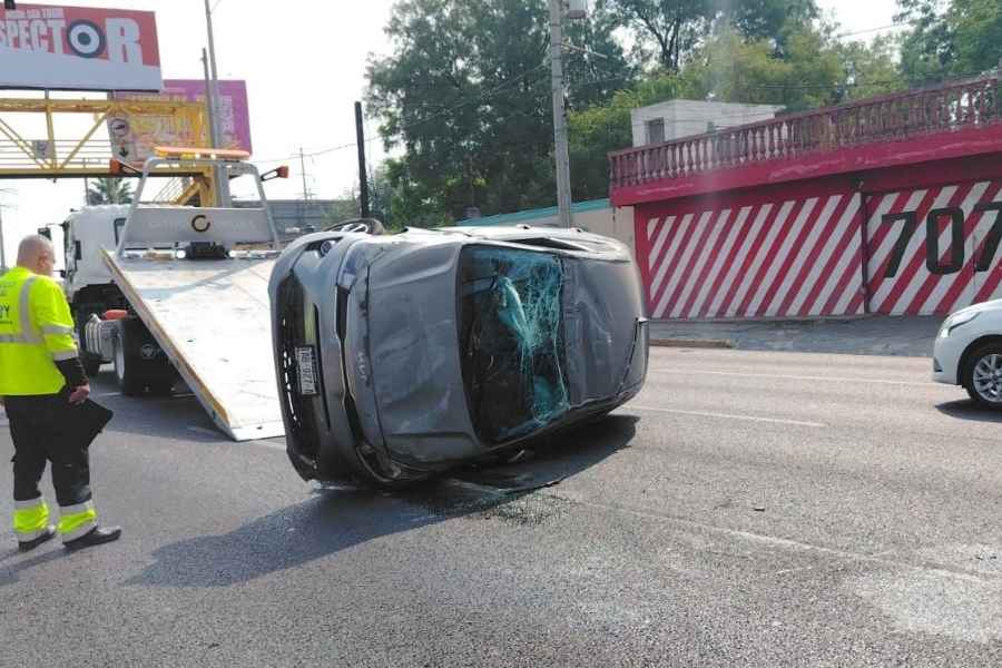 Joven volcar en Monterrey